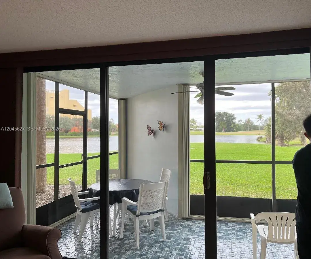 16325 Golf Club Rd # 111, Weston FL 33326