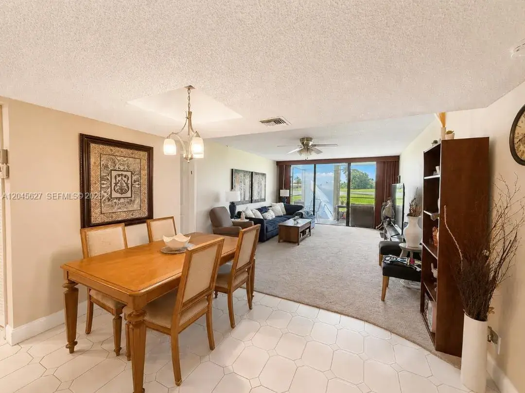 16325 Golf Club Rd # 111, Weston FL 33326