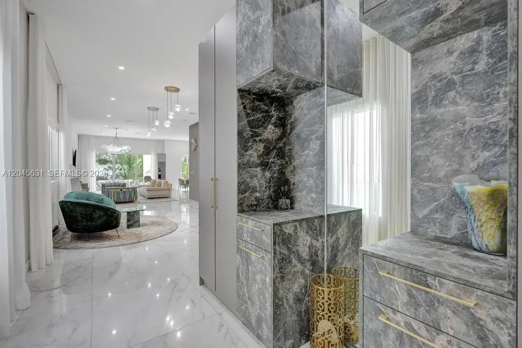18985 Atlantic Blvd # 0, Sunny Isles Beach FL 33160