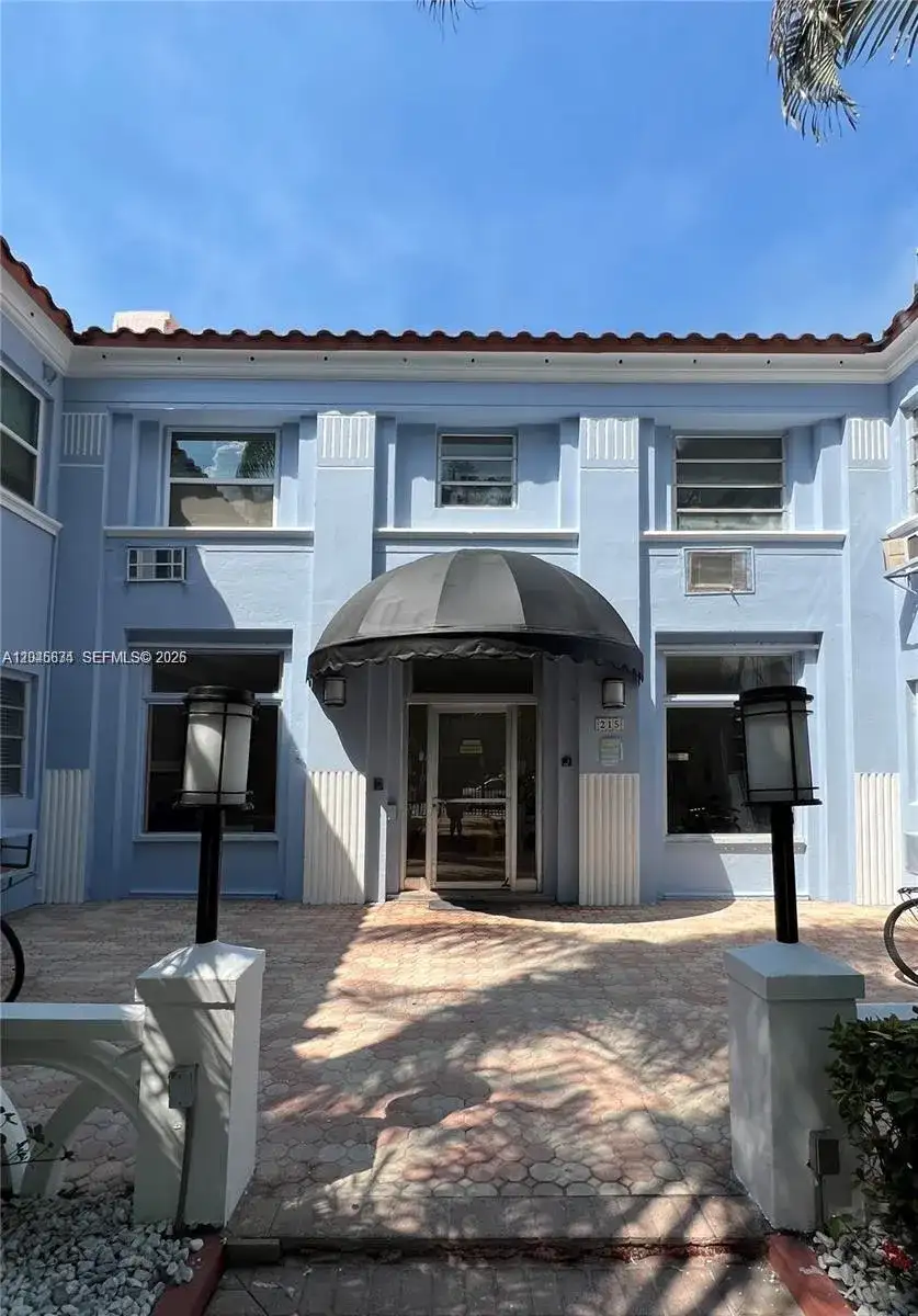 215 30th St # 22, Miami Beach FL 33140 photo 2