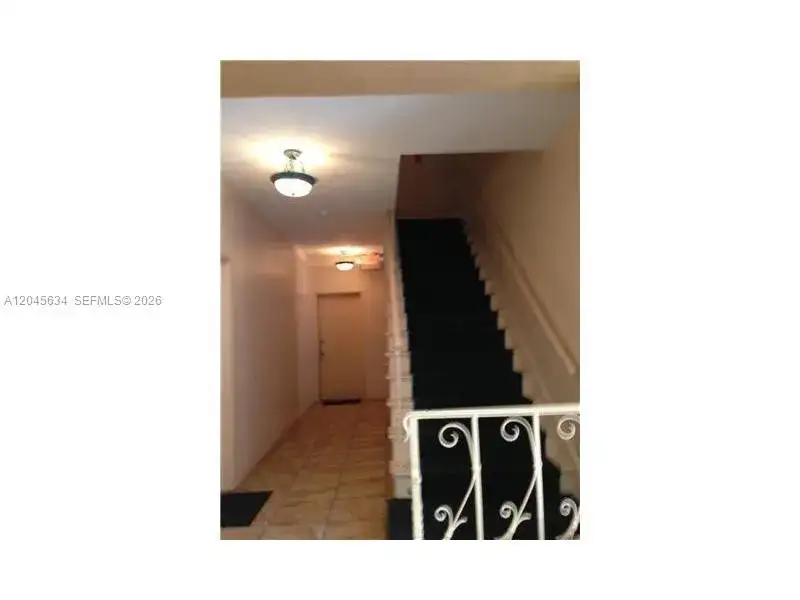 215 30th St # 22, Miami Beach FL 33140 photo 4