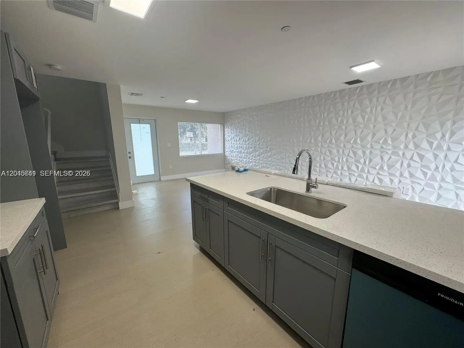 205 NW 159th St, Miami FL 33169