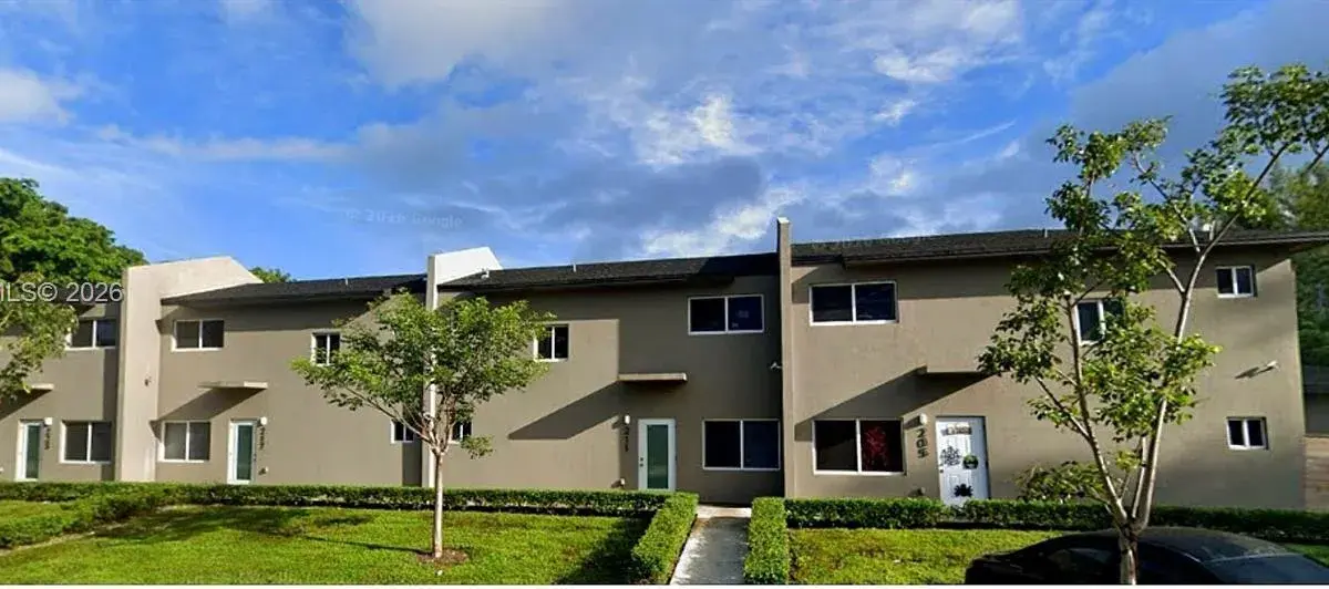 205 NW 159th St, Miami FL 33169