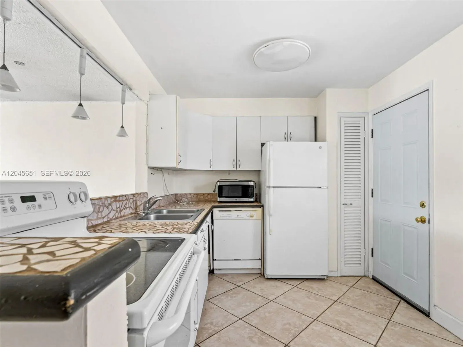 18900 NE 14th Ave # D106, Miami FL 33179