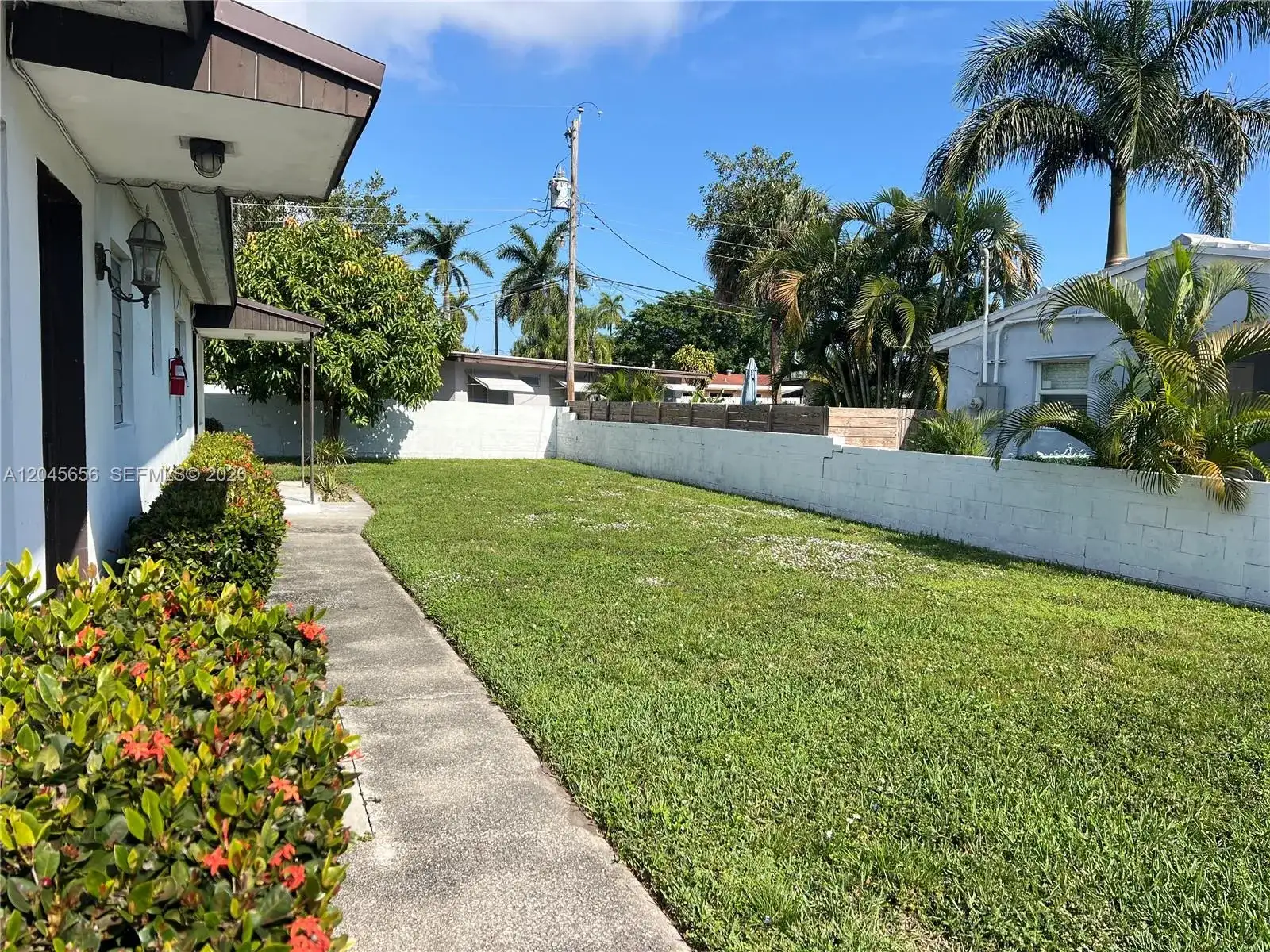 809 NE 2nd St unit 1-2, Hallandale Beach FL 33009 photo 2