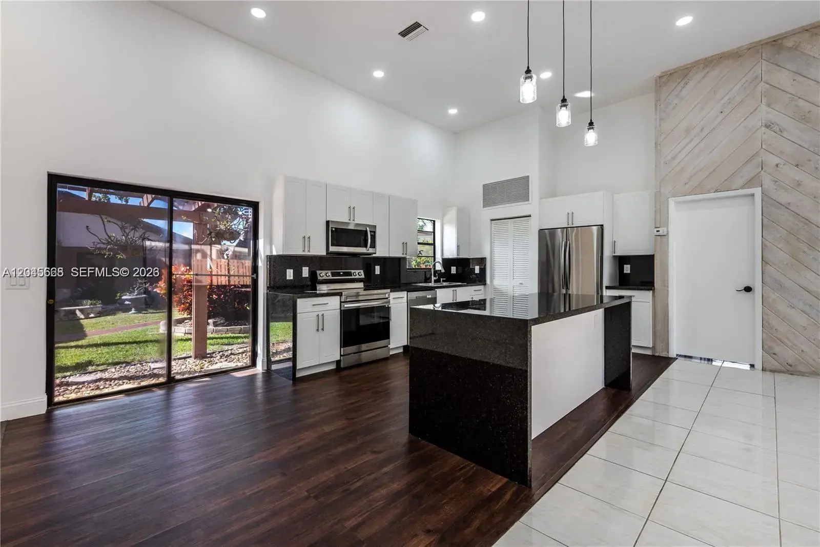 601 Leslie Dr, Hallandale Beach FL 33009
