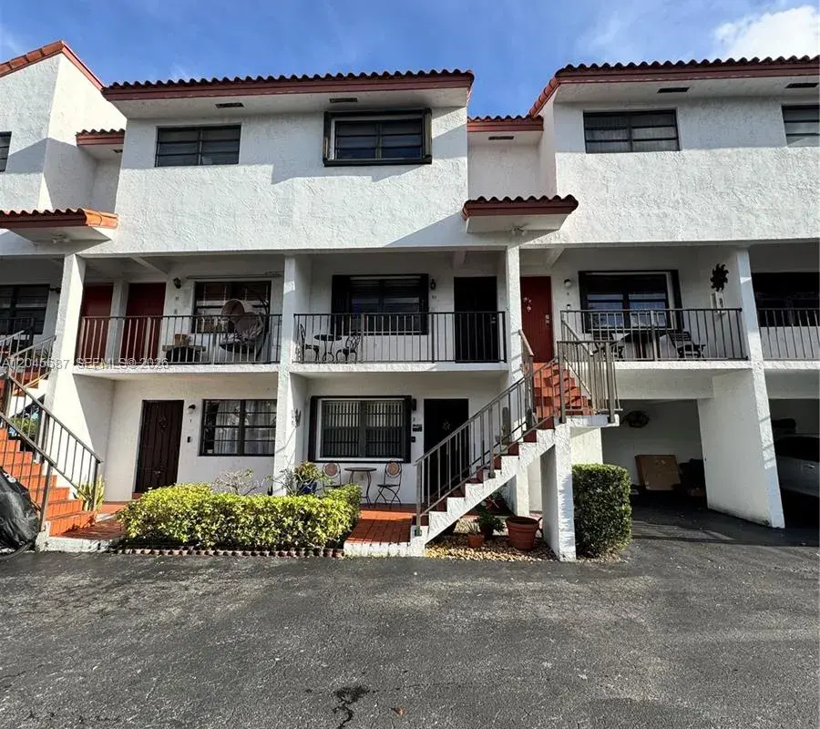 421 Swallow Dr # 10, Miami Springs FL 33166