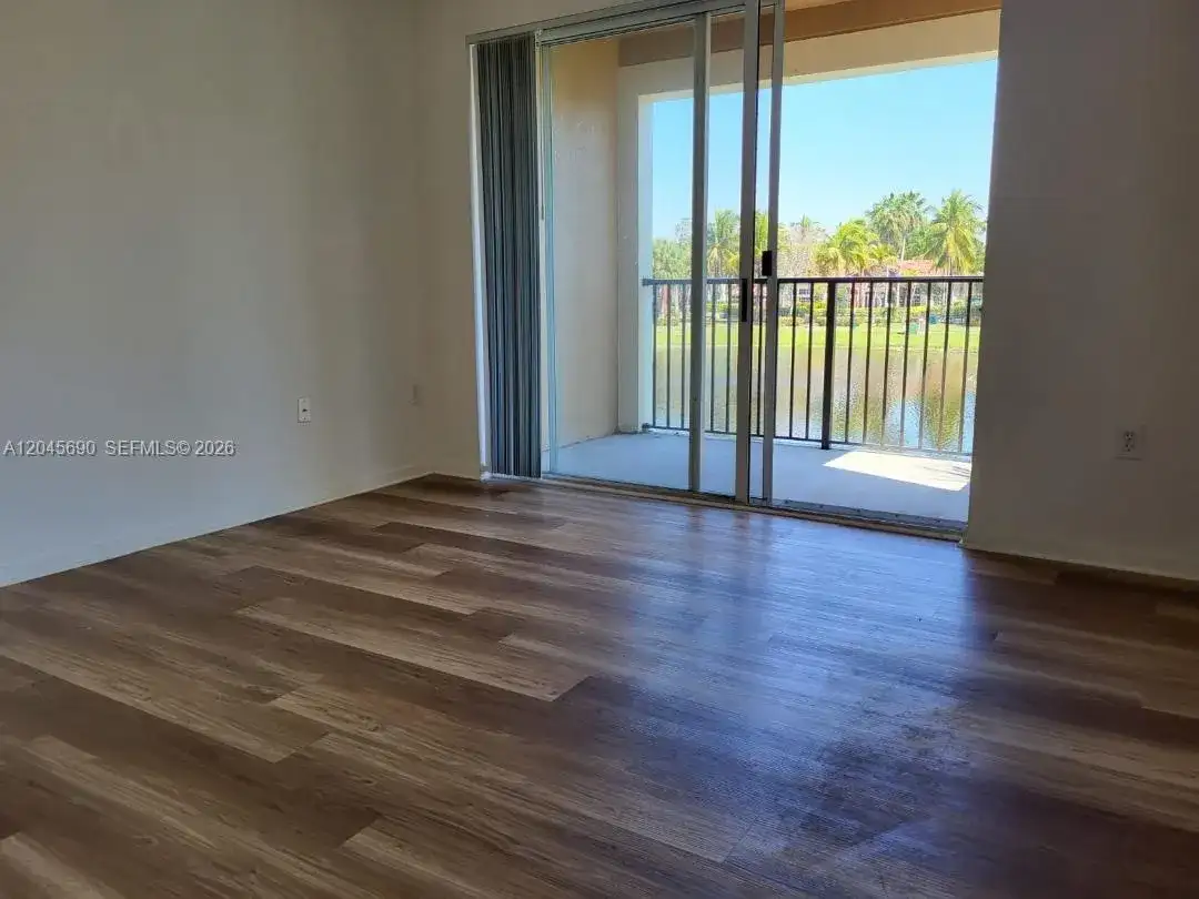 8070 N Nob Hill Rd # 208, Tamarac FL 33321 photo 2