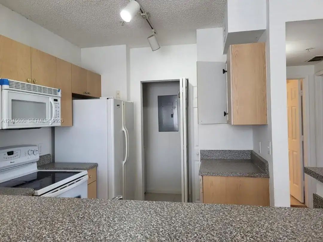 8070 N Nob Hill Rd # 208, Tamarac FL 33321 photo 4