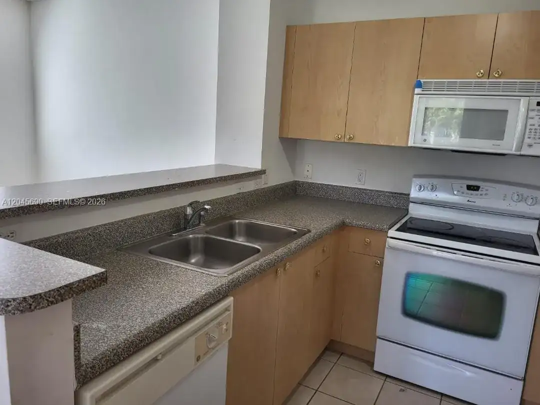 8070 N Nob Hill Rd # 208, Tamarac FL 33321 photo 5