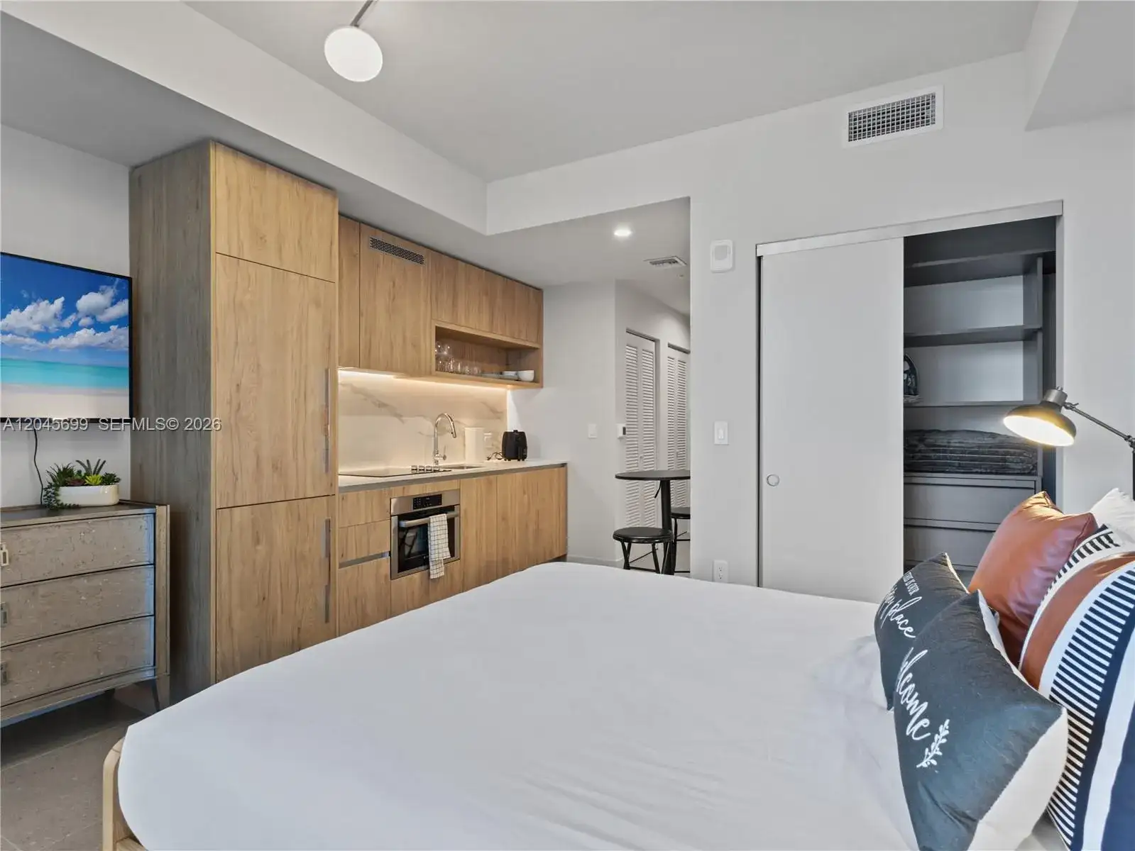 11 NE 6th St # 2102, Miami FL 33132 photo 4