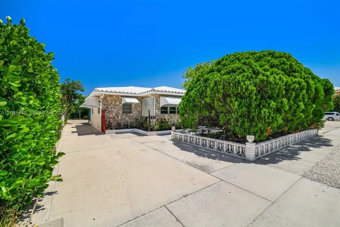 1826 Mckinley Street, Hollywood FL 33020