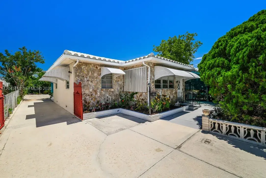 1826 Mckinley Street, Hollywood FL 33020