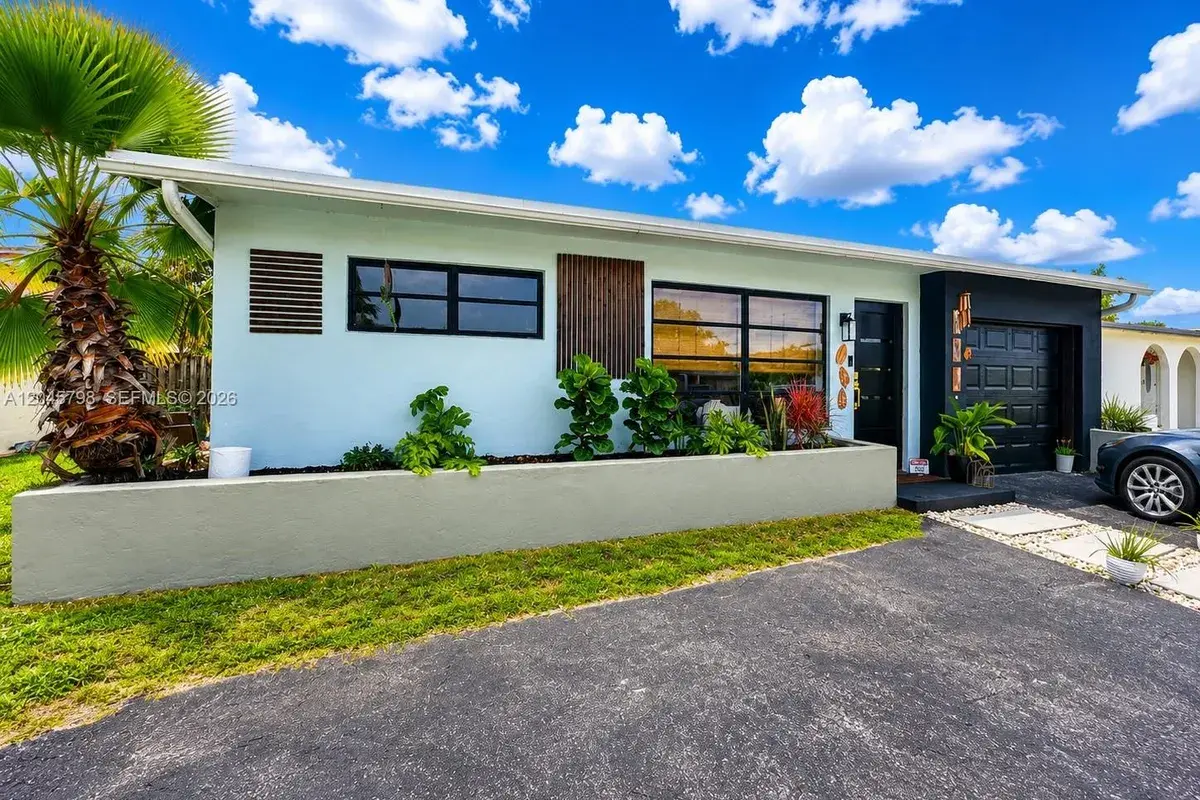 9160 NW 26th Pl, Sunrise FL 33322