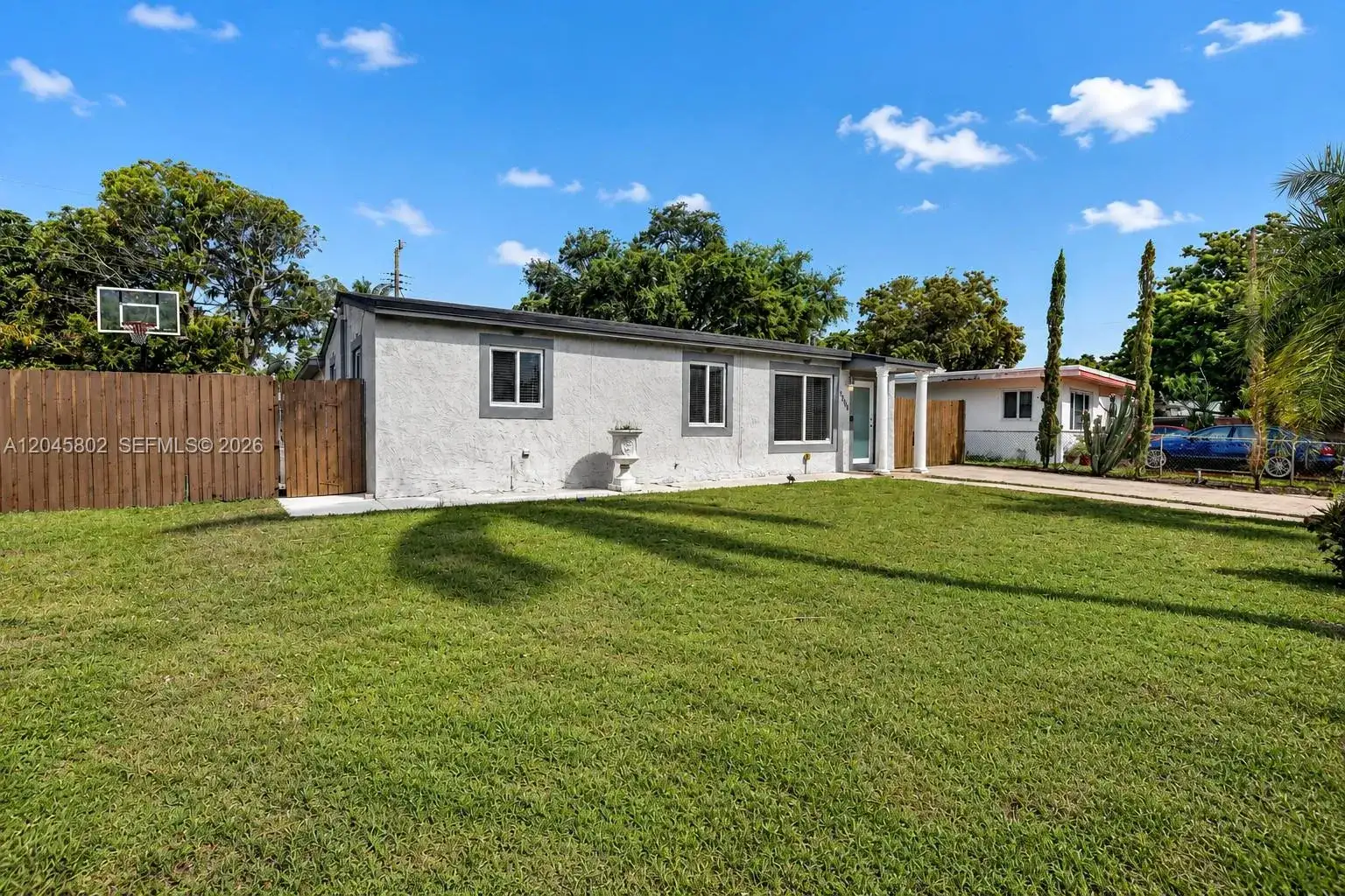 1300 N 70th Ter, Hollywood FL 33024 photo 2