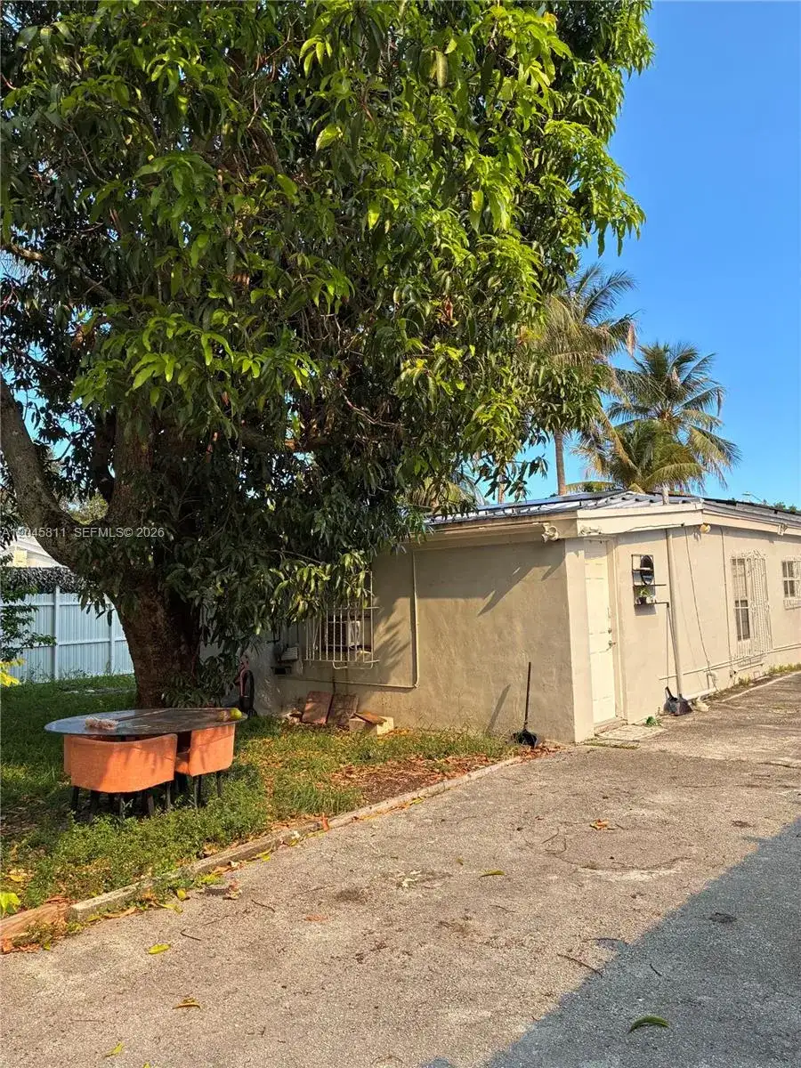 1445 NE 174th St, North Miami Beach FL 33162 photo 4