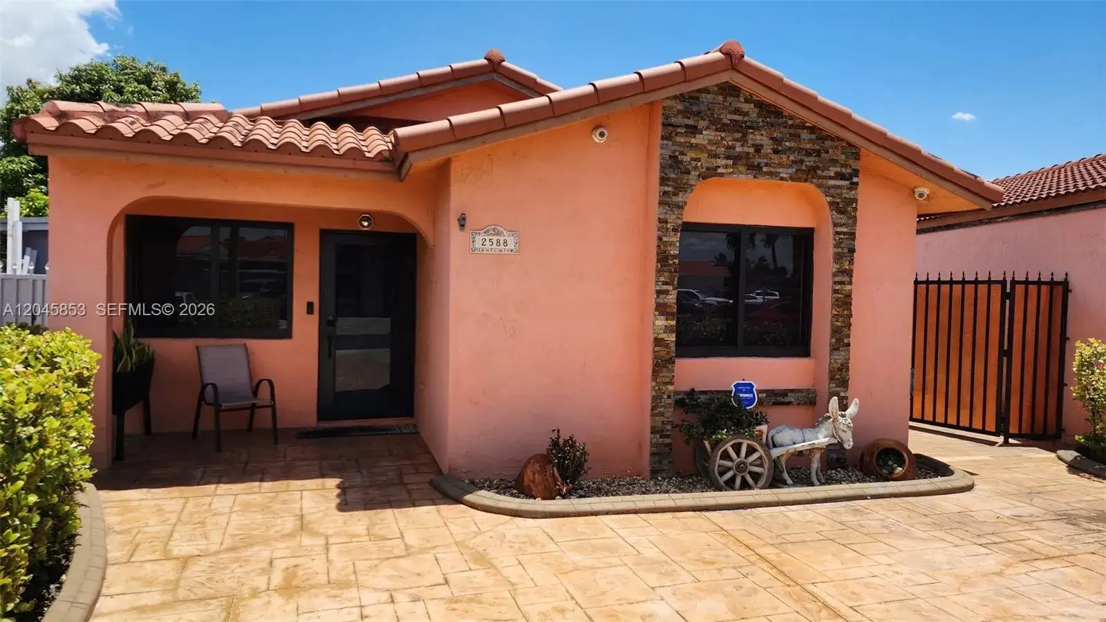 2588 W 64th St, Hialeah FL 33016