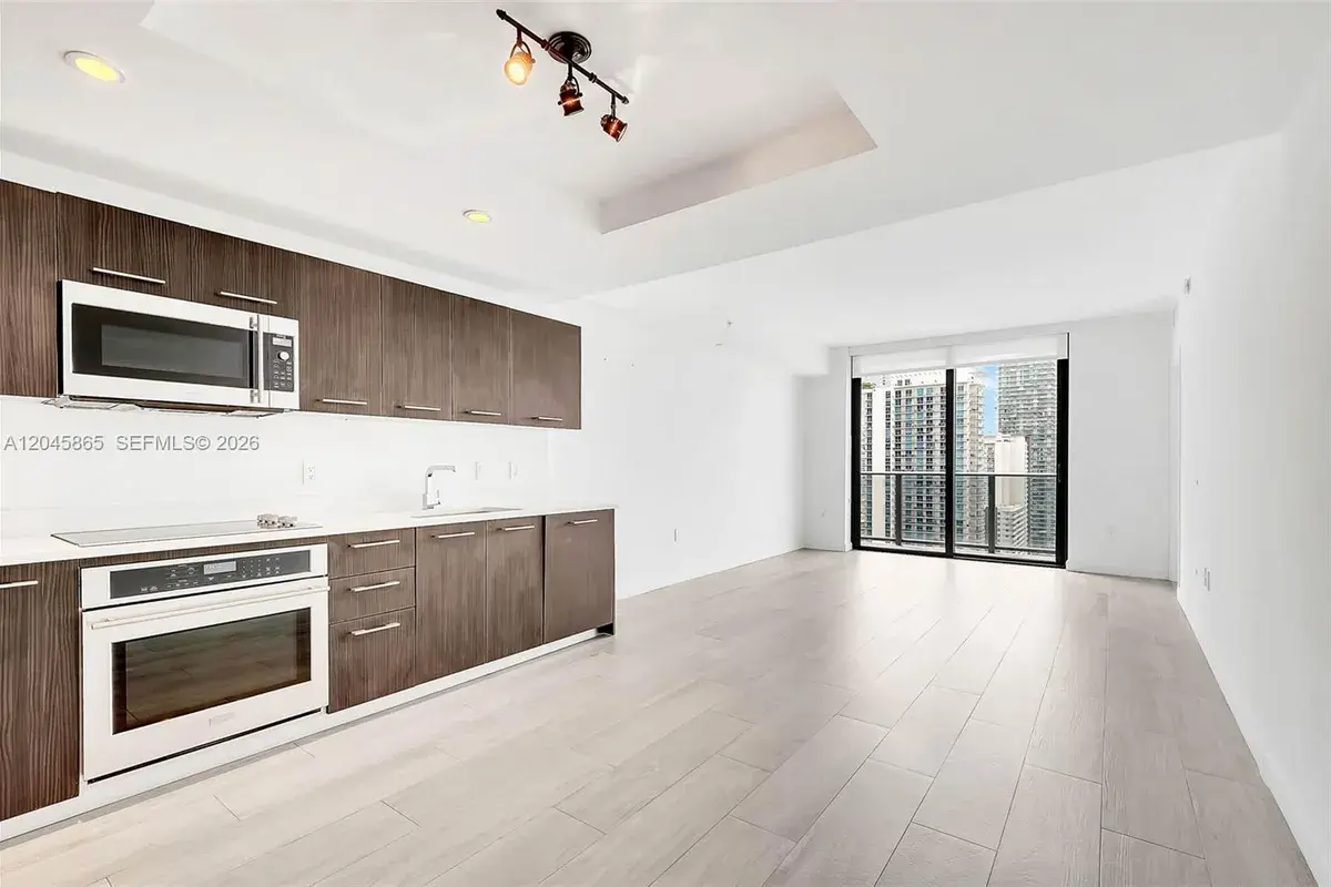 55 SW 9th St # 3104, Miami FL 33130