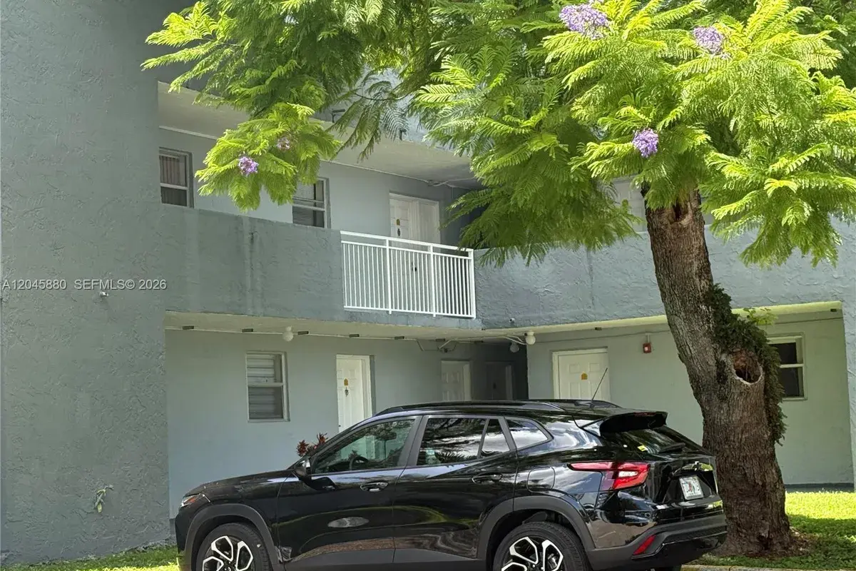 9371 Fontainebleau Blvd # I208, Miami FL 33172