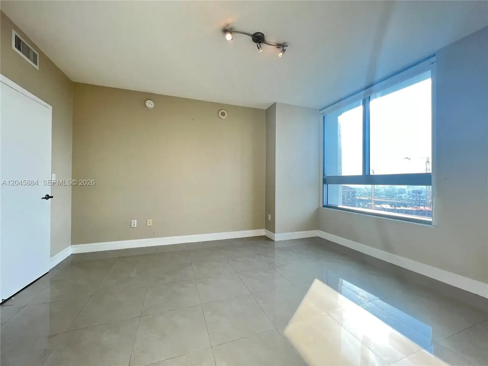 90 SW 3rd St # 1710, Miami FL 33130 photo 5