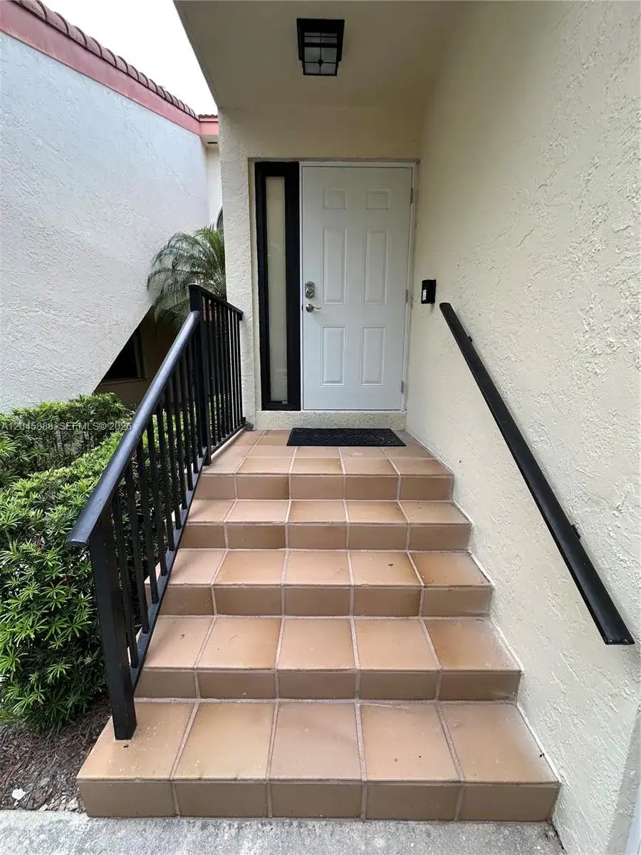3345 Emerald Oaks Dr # 106, Hollywood FL 33021 photo 5