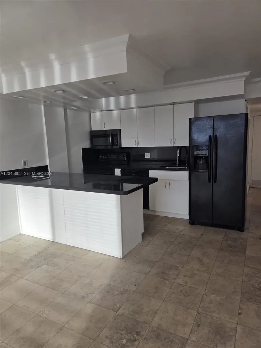 7900 Tatum Waterway Dr # 304, Miami Beach FL 33141