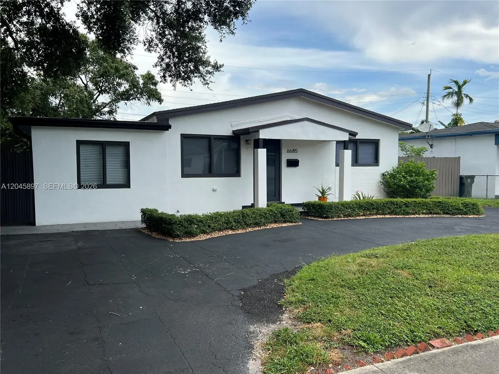 6685 NW 38th Ter, Virginia Gardens FL 33166