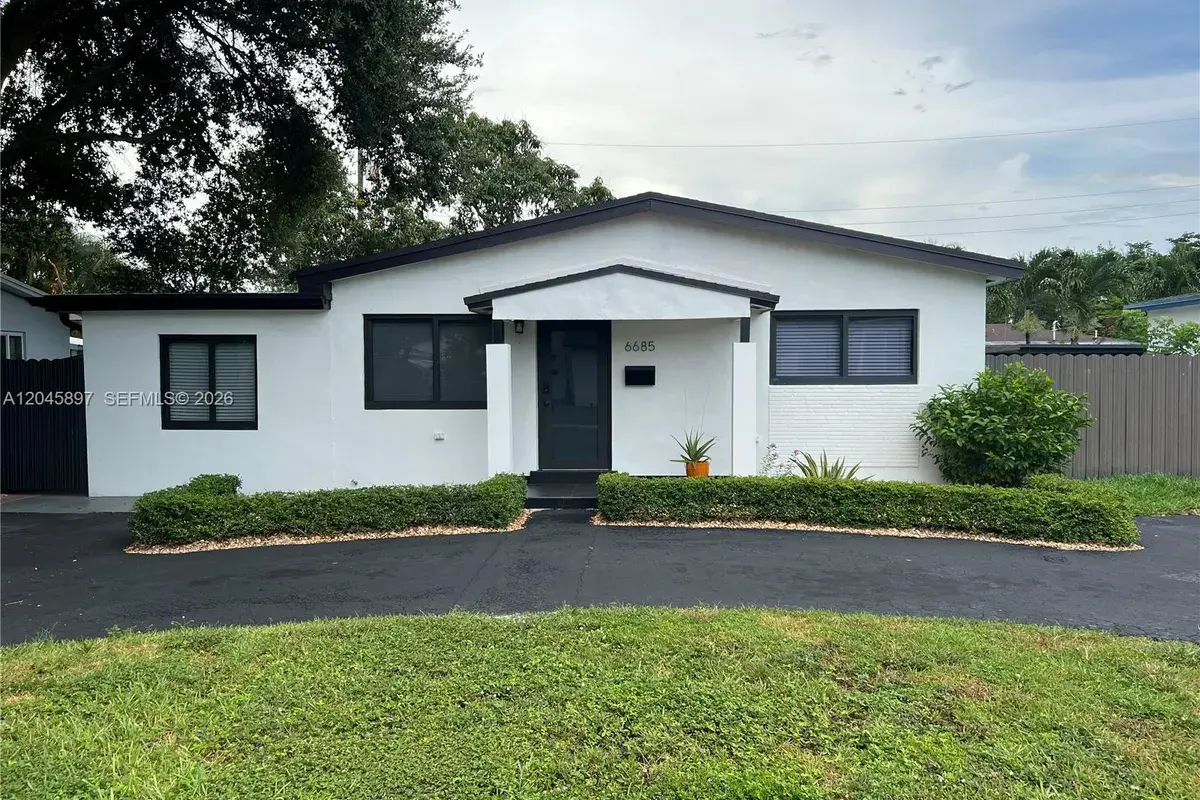 6685 NW 38th Ter, Virginia Gardens FL 33166