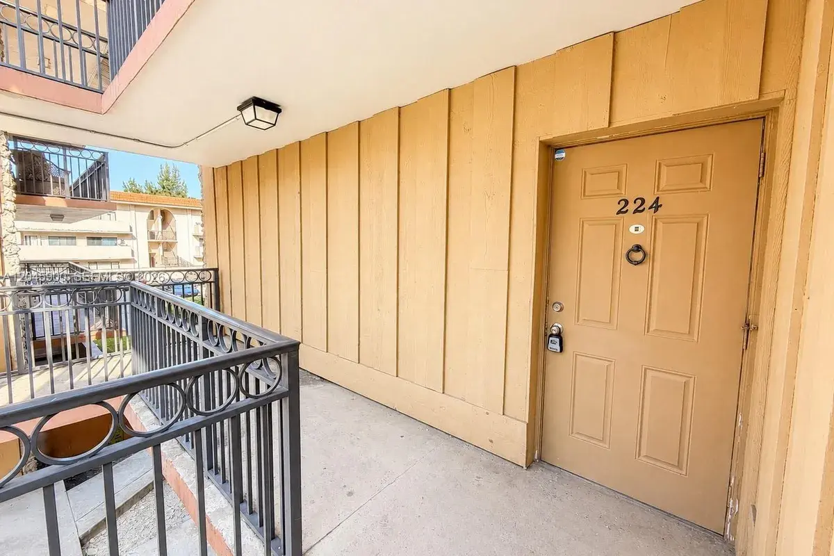 4850 SW 63rd Ter # 224, Davie FL 33314