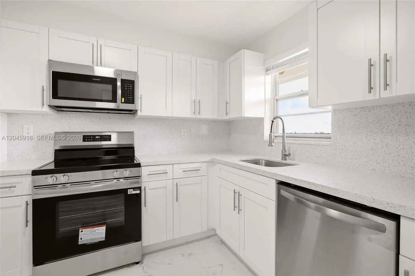 5900 NW 44th St # 605, Lauderhill FL 33319