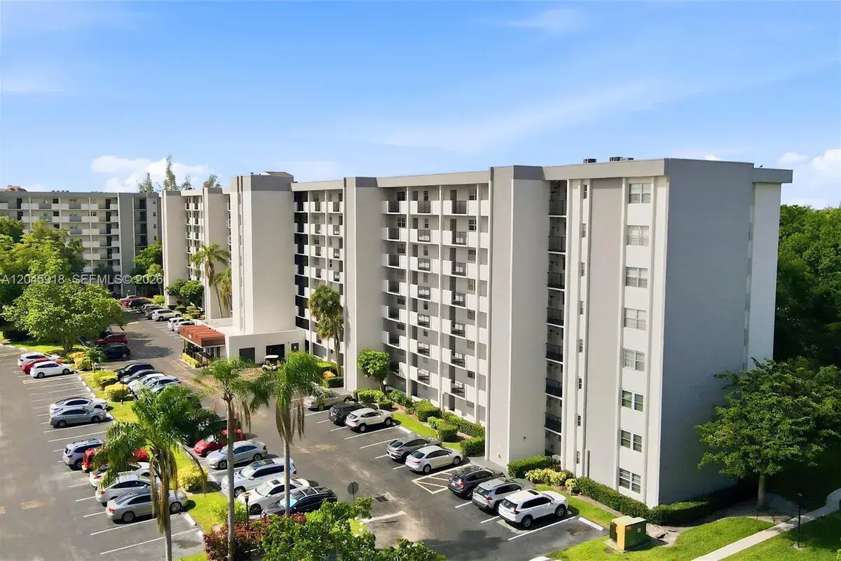5900 NW 44th St # 605, Lauderhill FL 33319