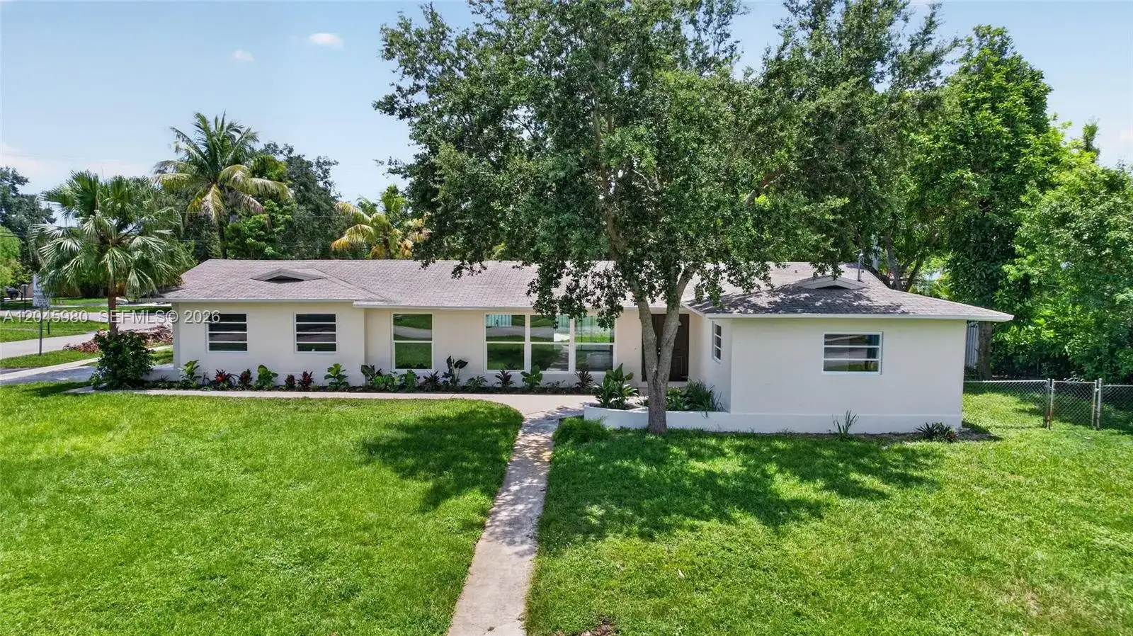 7040 NW 8th Ct, Plantation FL 33317 photo 2