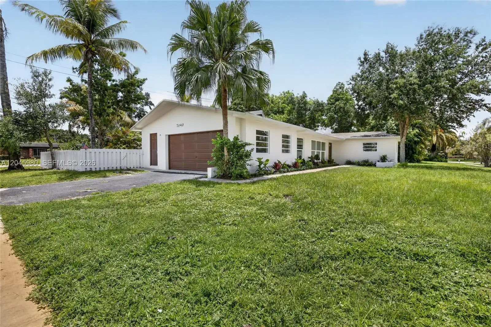 7040 NW 8th Ct, Plantation FL 33317 photo 3