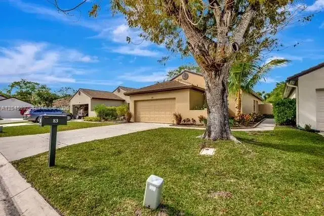 83 N Ironwood Way N, Palm Beach Gardens FL 33418 photo 2