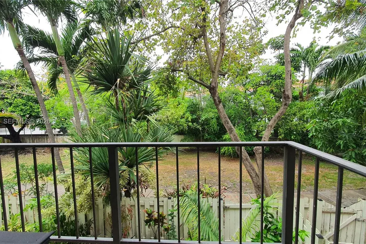 1655 NE 115th St # 28B, Miami FL 33181