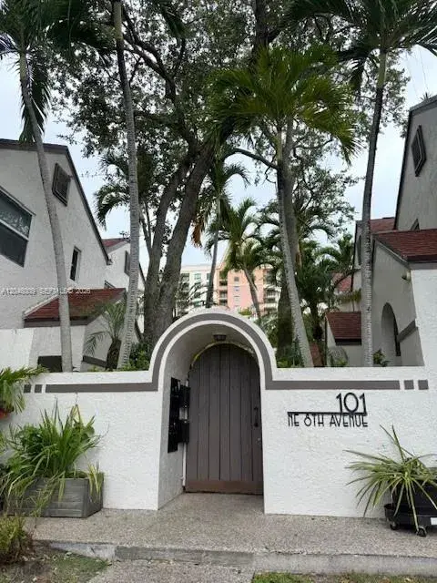 101 NE 8th Ave # 1, Fort Lauderdale FL 33301
