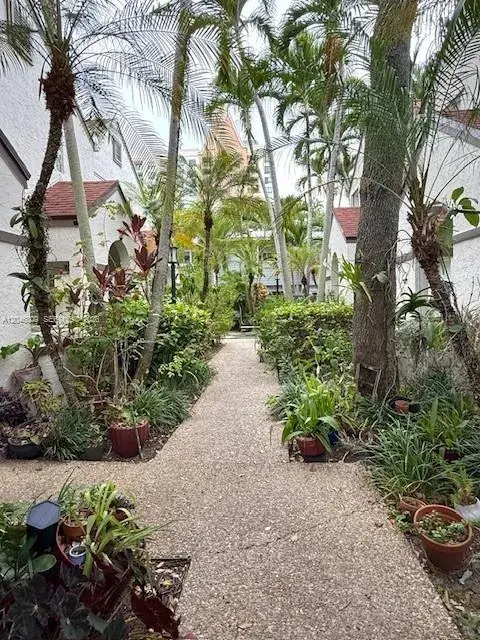 101 NE 8th Ave # 1, Fort Lauderdale FL 33301