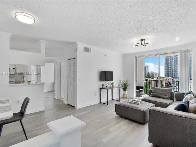 17100 N Bay Rd # 1717, Sunny Isles Beach FL 33160