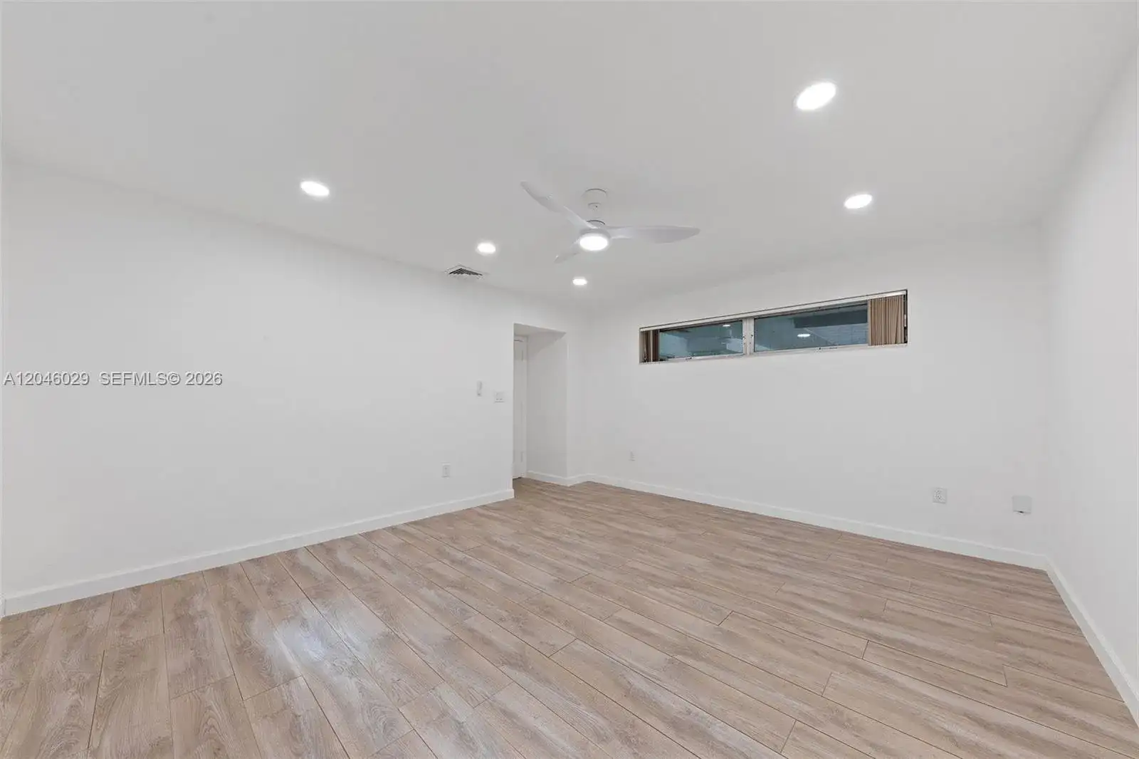 945 NE 176th St, Miami FL 33162 photo 3