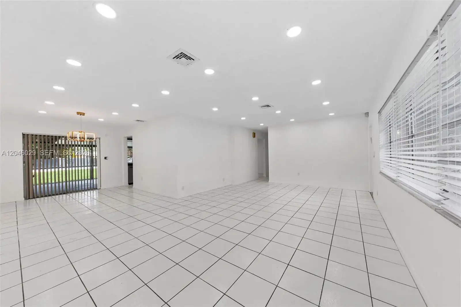 945 NE 176th St, Miami FL 33162 photo 5