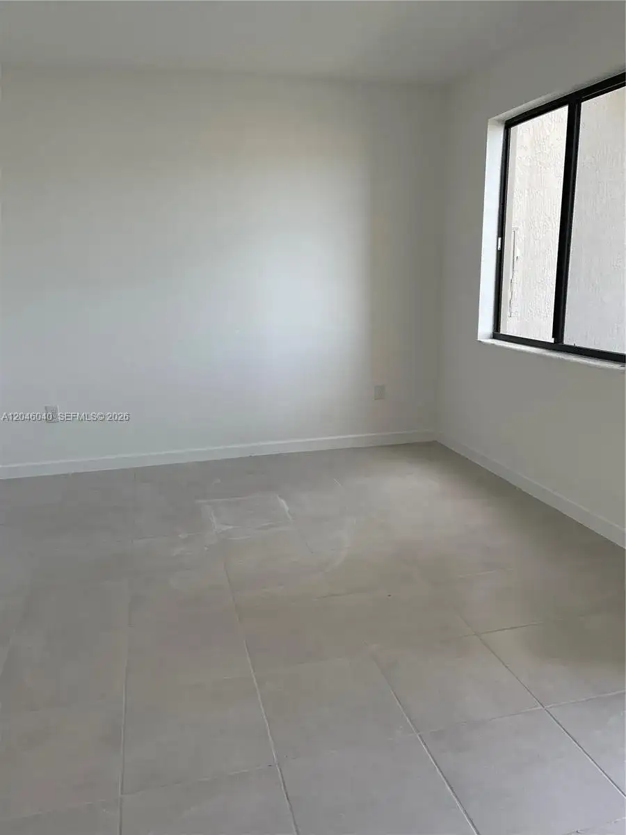 21447 NE 2nd Pl, Miami FL 33179 photo 5
