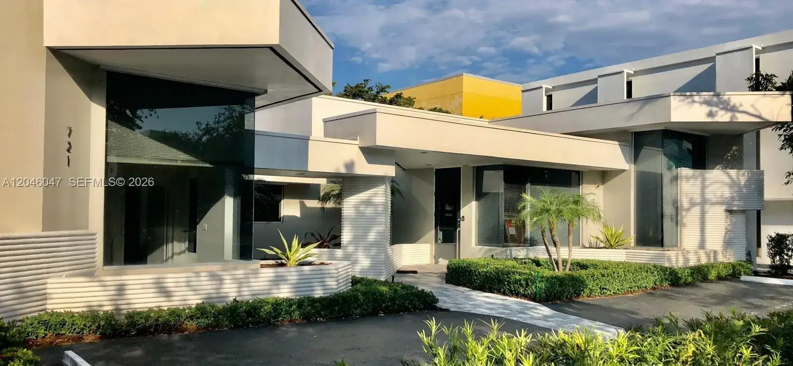 721 NE 3rd Ave, Fort Lauderdale FL 33304 photo 2