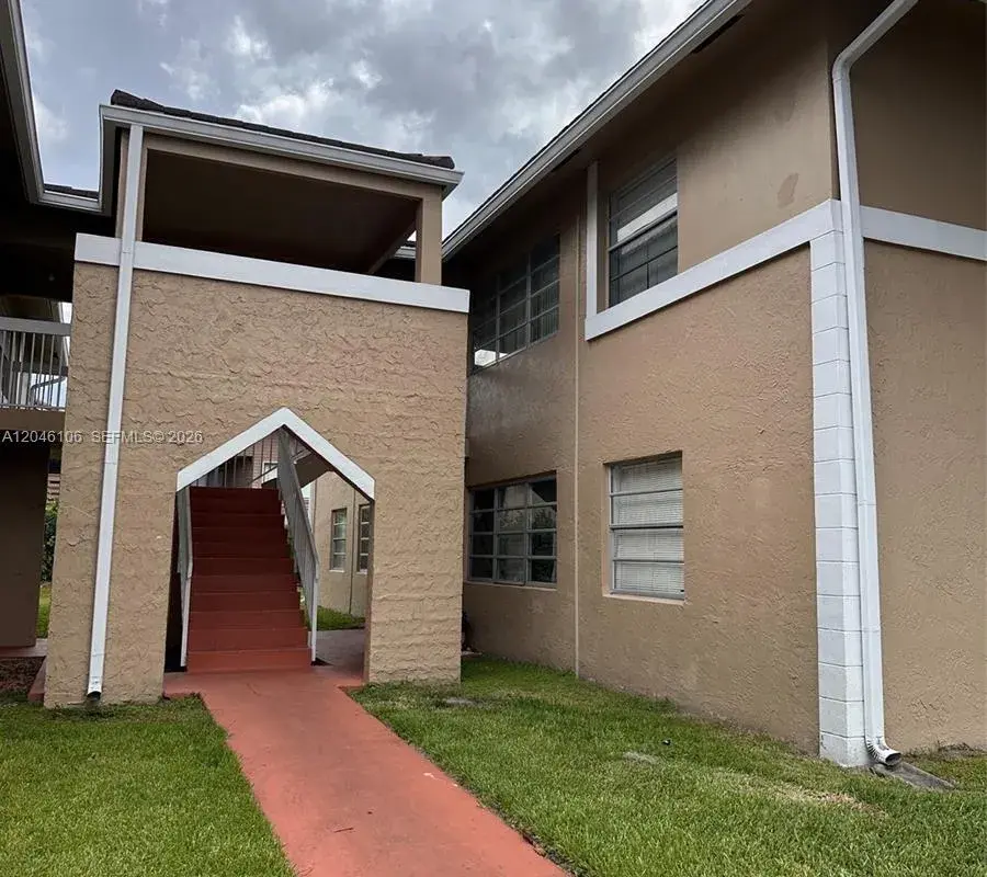 9976 Twin Lakes Dr, Coral Springs FL 33071