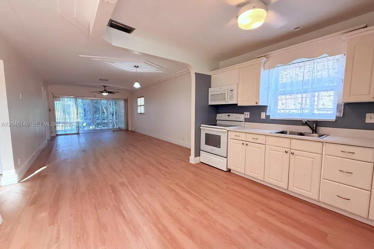 2832 Fillmore St # 20, Hollywood FL 33020
