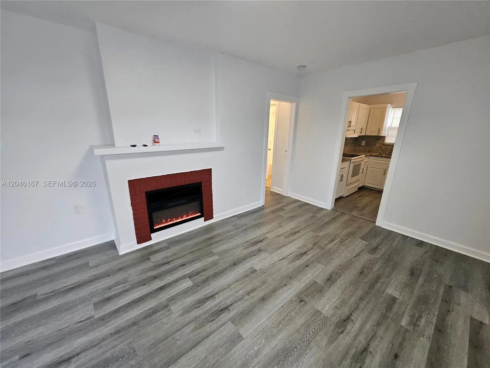 2121 NW 28th St, Oakland Park FL 33311