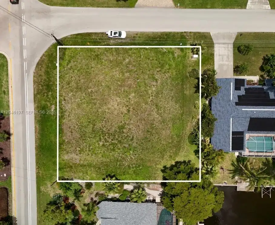 2014 EVEREST PKWY, Cape Coral FL 33904
