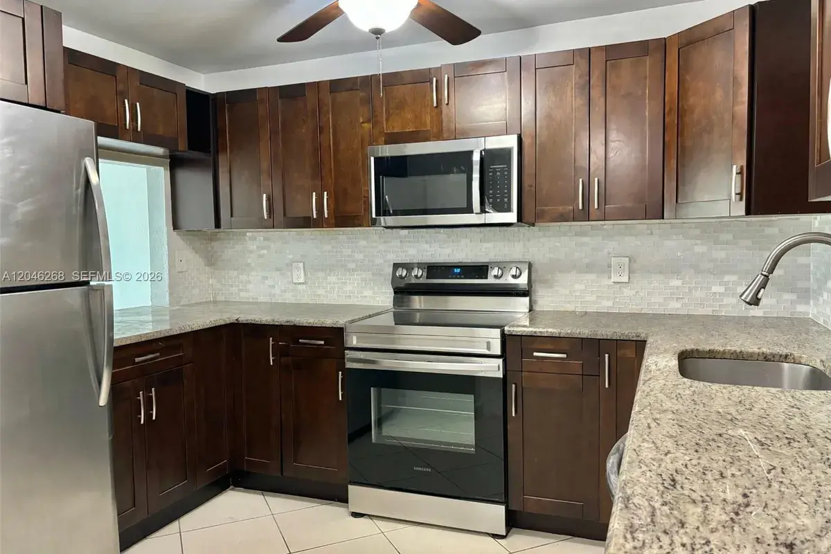 9411 Evergreen Pl # 303, Davie FL 33324
