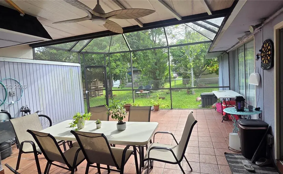 4205 NW 52nd Ave, Lauderdale Lakes FL 33319