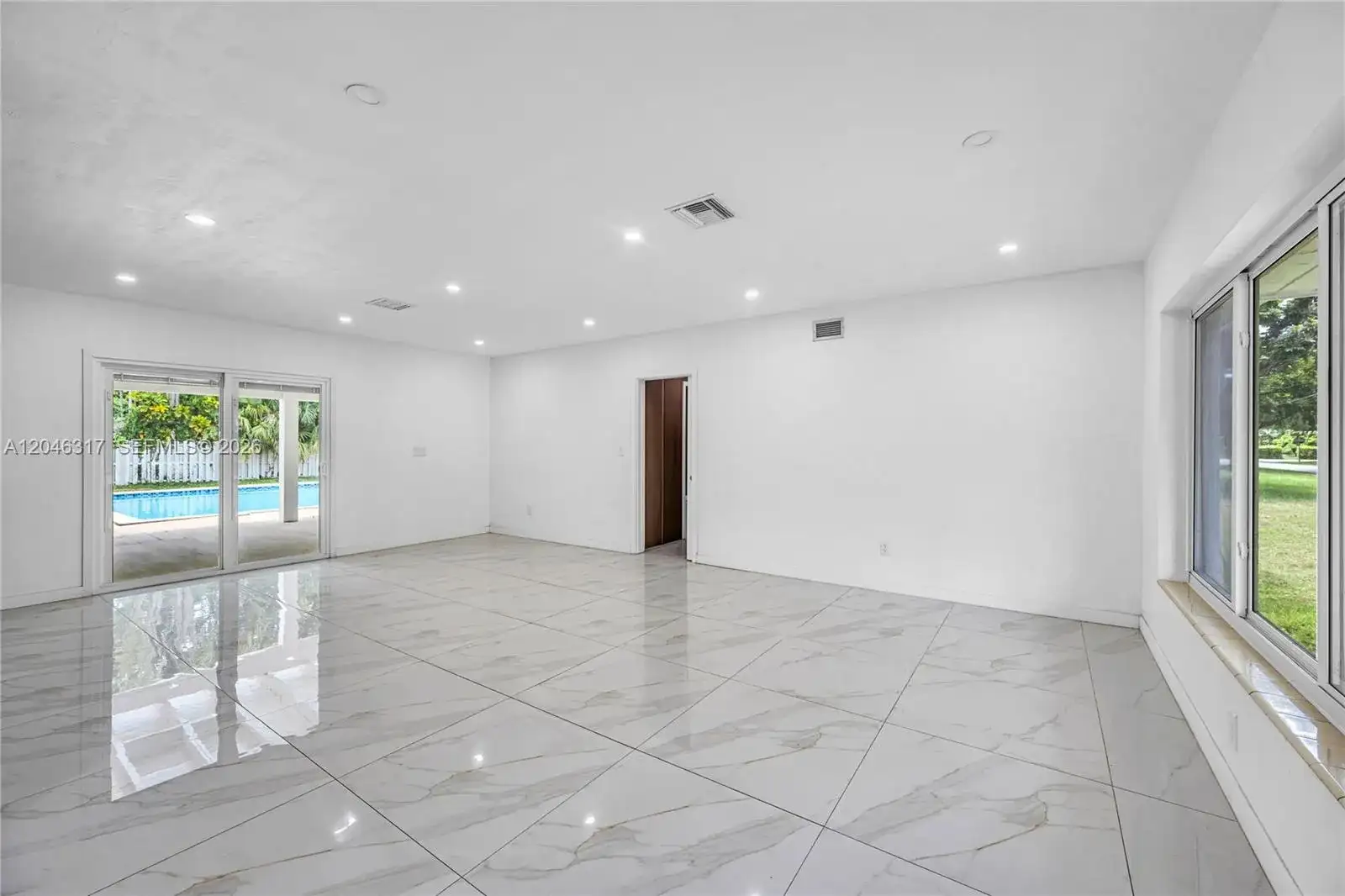 12525 SW 68th Ct, Pinecrest FL 33156 photo 2