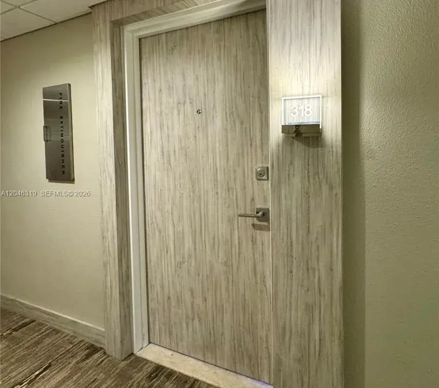 10275 Collins Ave # 318, Bal Harbour FL 33154